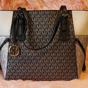 Michael Kors Voyager Tote = NWOT